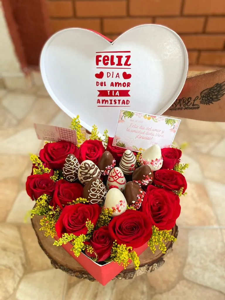 Caja corazón y fresas – ACD Sorpresas